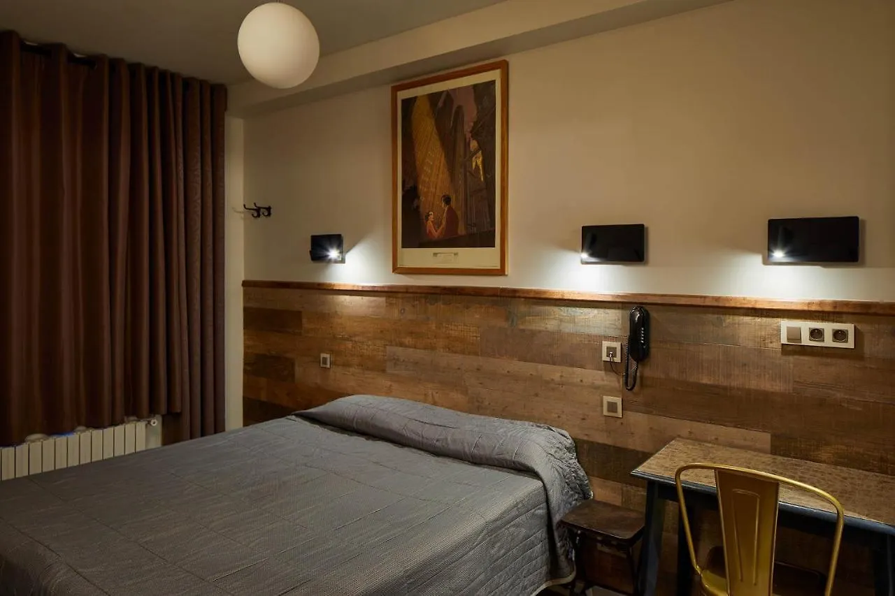 Hotel De Roubaix Paris 2*,