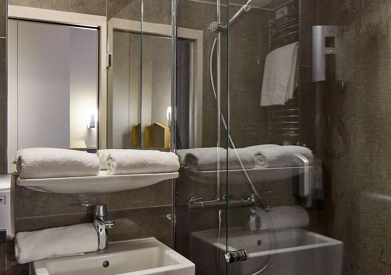 Hotel De Roubaix Paris 2*,  France