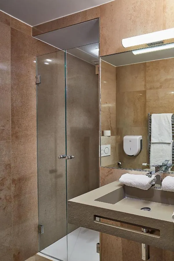 **  Hotel De Roubaix Париж Франция